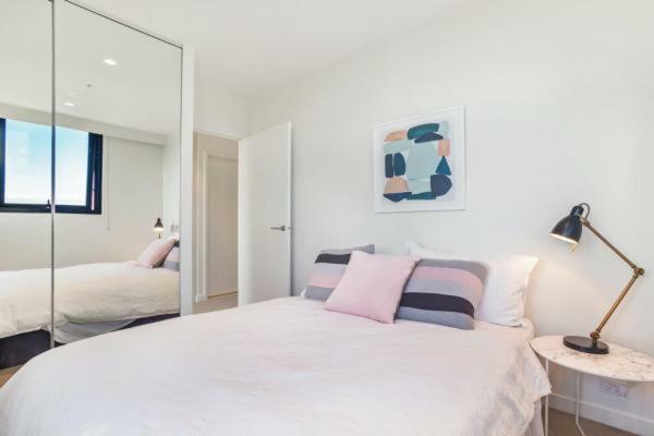 Experience Platinum Hotel Apartments Melbourne Exterior photo