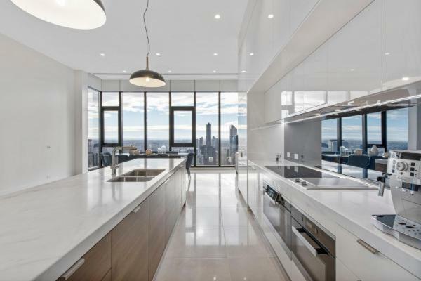 Experience Platinum Hotel Apartments Melbourne Exterior photo