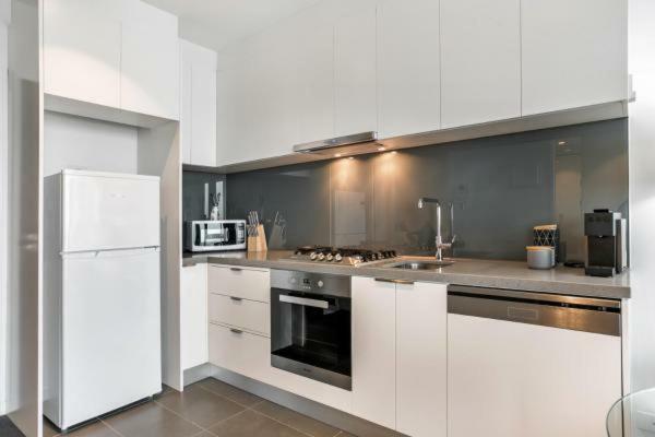 Experience Platinum Hotel Apartments Melbourne Exterior photo